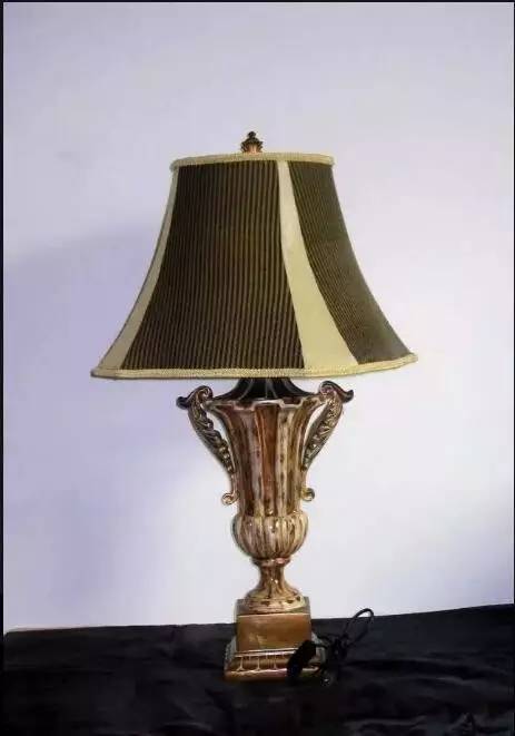 不同风格的卧室如何选择装饰品